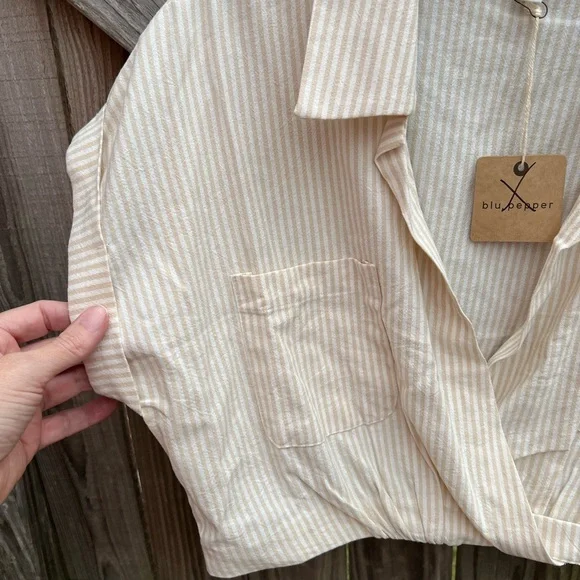 👗Blu Pepper cropped Cream Striped Top - Picture 4 of 8